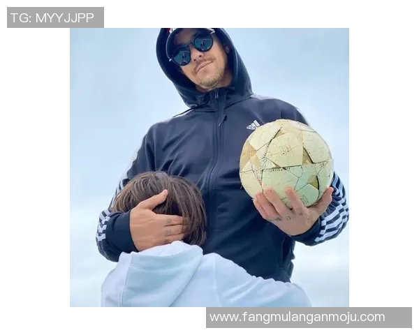 当足球明星遇上爱情：她的故事与他的荣耀交织在一起